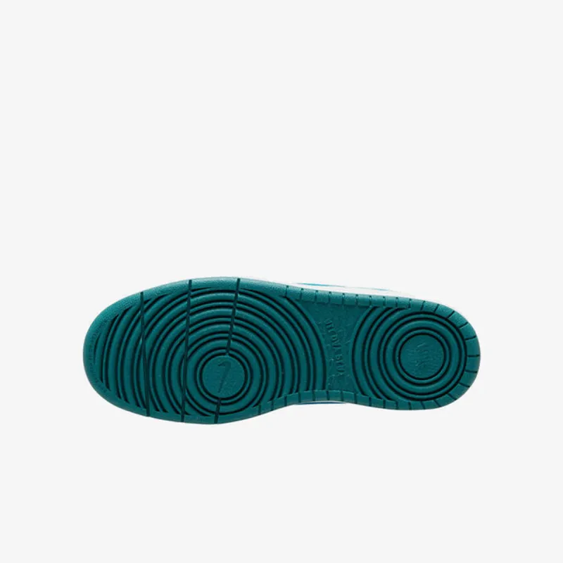 NIKE Atlete Court Borough Low Recraft 