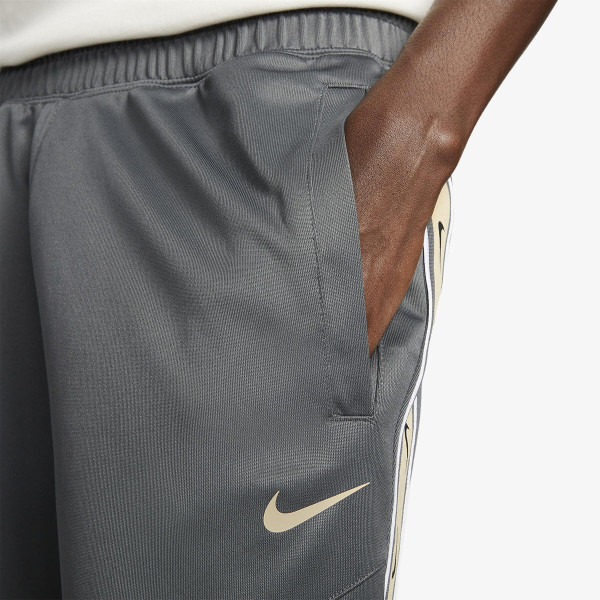 Nike Produkte Sportswear Repeat 