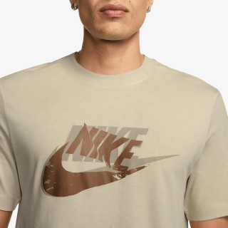 Produkte M NSW TEE 12MO FUTURA SP25 