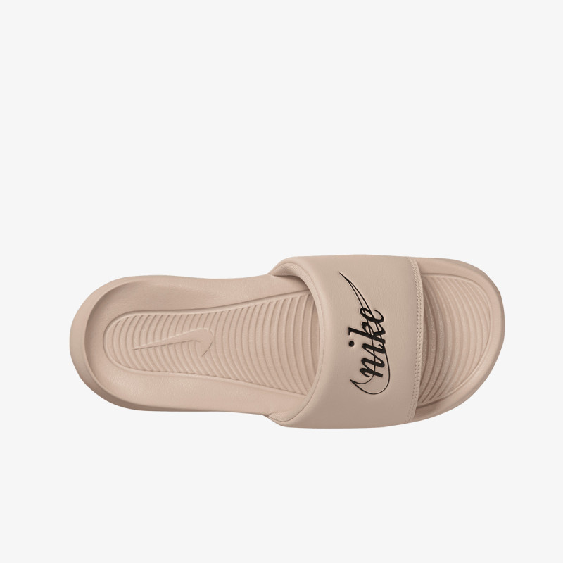 Nike Shapka W NIKE VICTORI ONE SLIDE-LOGO 